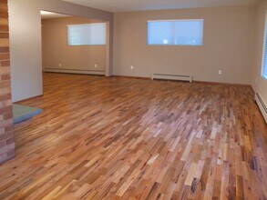 9604 SW Morrison St, Unit B in Portland, OR - Building Photo - Building Photo