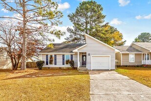 705 Mosswood Ln in Fayetteville, NC - Building Photo