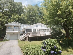 488 Lake Hosea Dr in Saluda, NC - Building Photo - Building Photo