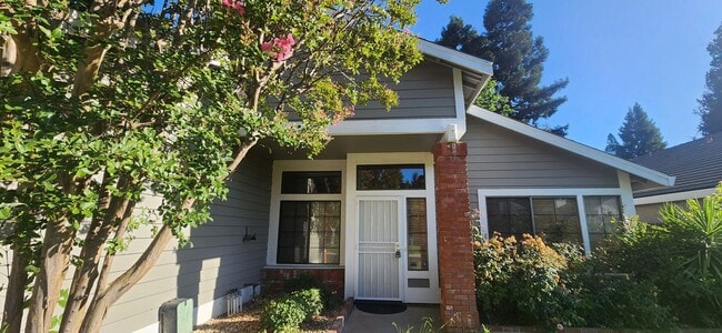 8936 Laguna Pl Way in Elk Grove, CA - Building Photo - Building Photo
