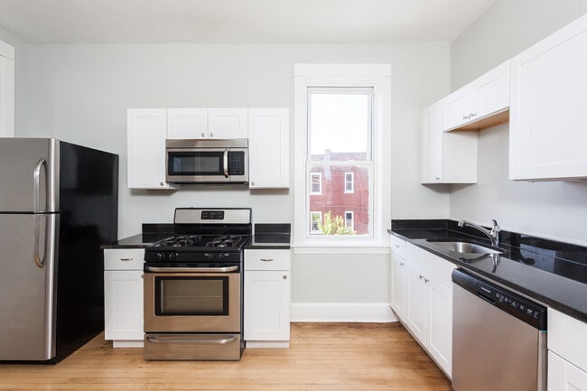 901 N Mozart St, Unit 3 in Chicago, IL - Building Photo - Building Photo