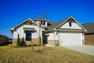 573 Grand Sycamore Dr in Goldsby, OK - Building Photo - Building Photo