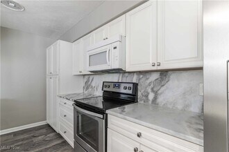 27 Landings Way in Avon Lake, OH - Building Photo - Building Photo