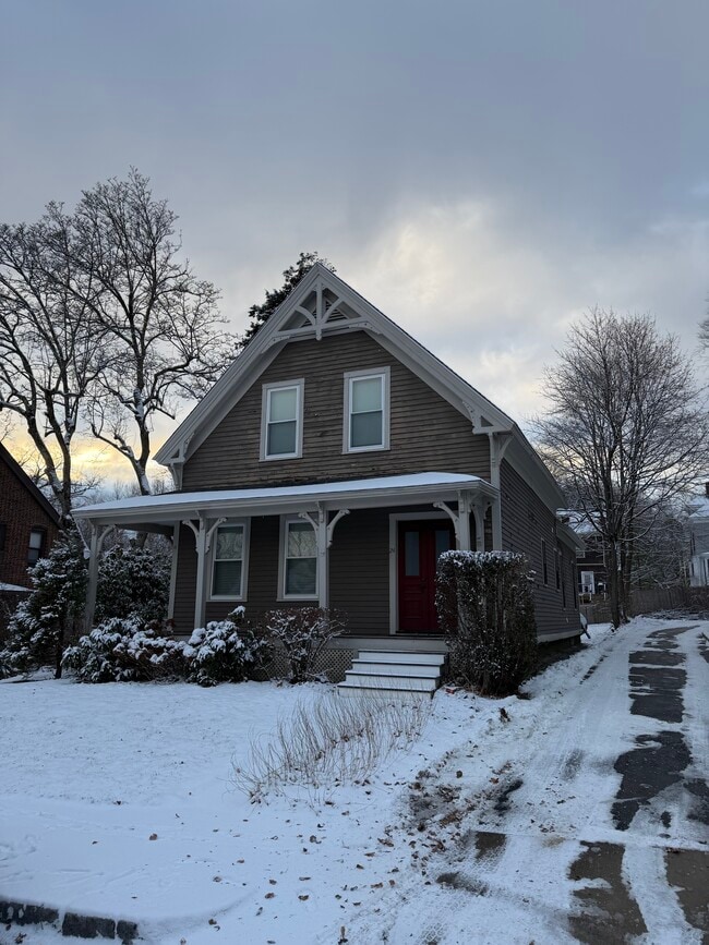 24 Lee St, Unit 1 in Worcester, MA - Building Photo - Building Photo