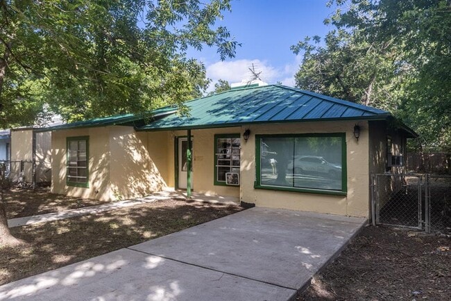 939 Field St in San Marcos, TX - Building Photo - Building Photo