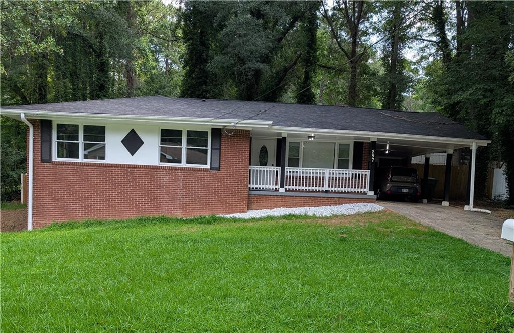 257 E Simon Terrace NW in Atlanta, GA - Foto de edificio