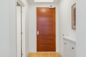 1920 4th Ave, Unit 512 in Seattle, WA - Building Photo - Building Photo