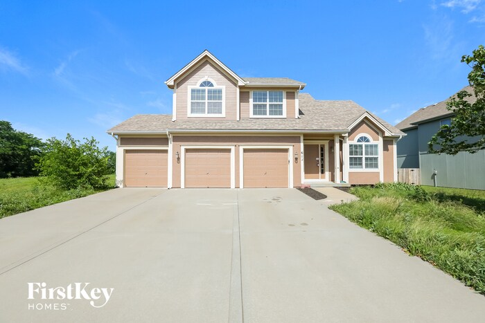 612 Wright Valley Rd in Smithville, MO - Building Photo
