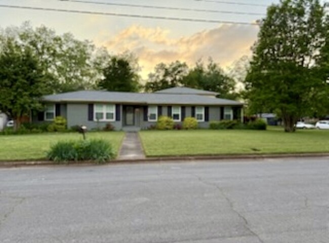 property at 377 College Park Ct NW