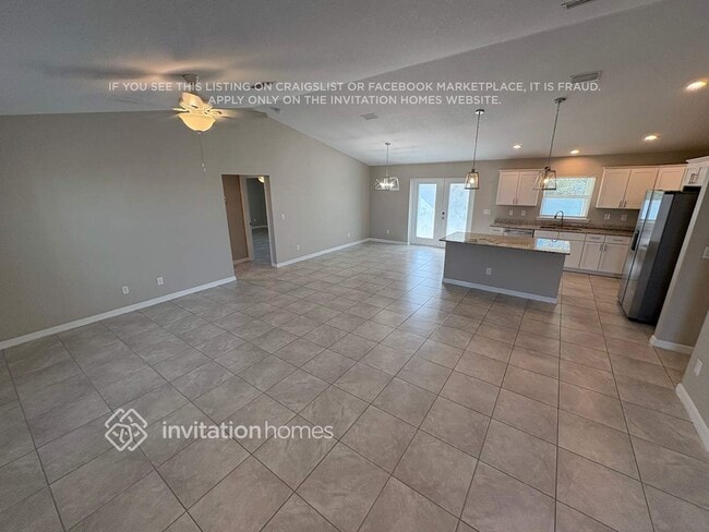 7049 David Blvd in Port Charlotte, FL - Foto de edificio - Building Photo