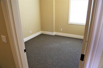 2131 NW Janssen St-Unit -106 in Corvallis, OR - Building Photo - Building Photo