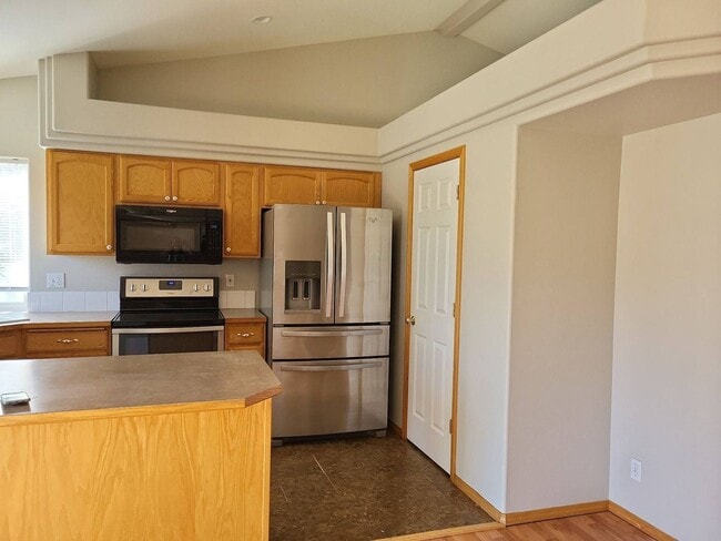 2768 W Tours Dr in Coeur d'Alene, ID - Building Photo - Building Photo