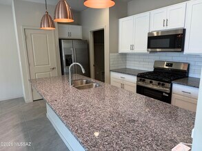 8829 N Sherry Cervi Wy in Tucson, AZ - Building Photo - Building Photo