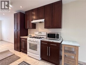 264 Fischer-Hallman Rd in Kitchener, ON - Building Photo - Building Photo