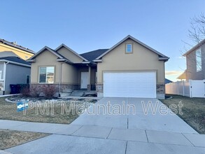 2399 Field Stone Way in Layton, UT - Building Photo - Building Photo