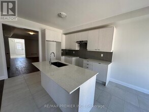 6 La Reine Ave in Richmond Hill, ON - Building Photo - Building Photo
