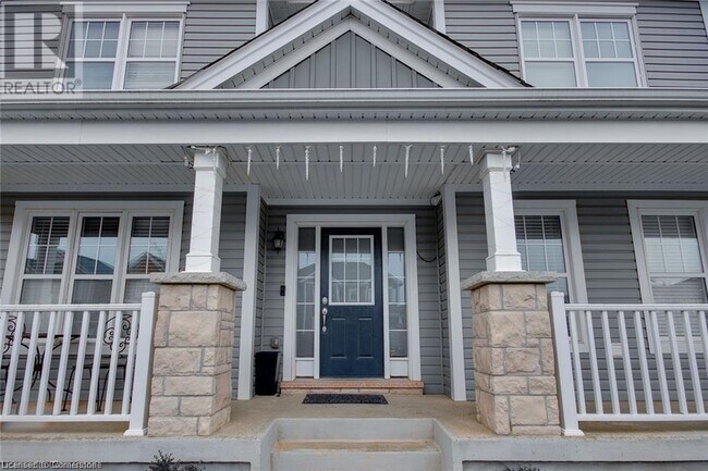 18 Blue Oak St in Kitchener, ON - Building Photo - Building Photo