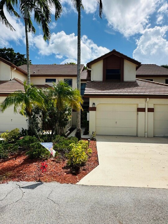 12724 Shoreline Dr in Wellington, FL - Building Photo