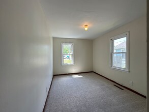 275 S Douglas Ave in Bradley, IL - Building Photo - Building Photo
