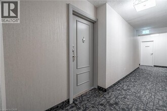 500 Green Rd in Hamilton, ON - Building Photo - Building Photo