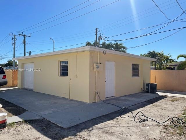 116 W 17th St-Unit -REAR in Hialeah, FL - Building Photo