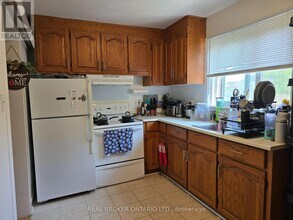2429-2429 Carlsen Ave in Ottawa, ON - Building Photo - Building Photo