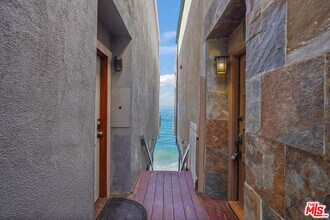 20456 Pacific Coast Hwy in Malibu, CA - Building Photo - Building Photo