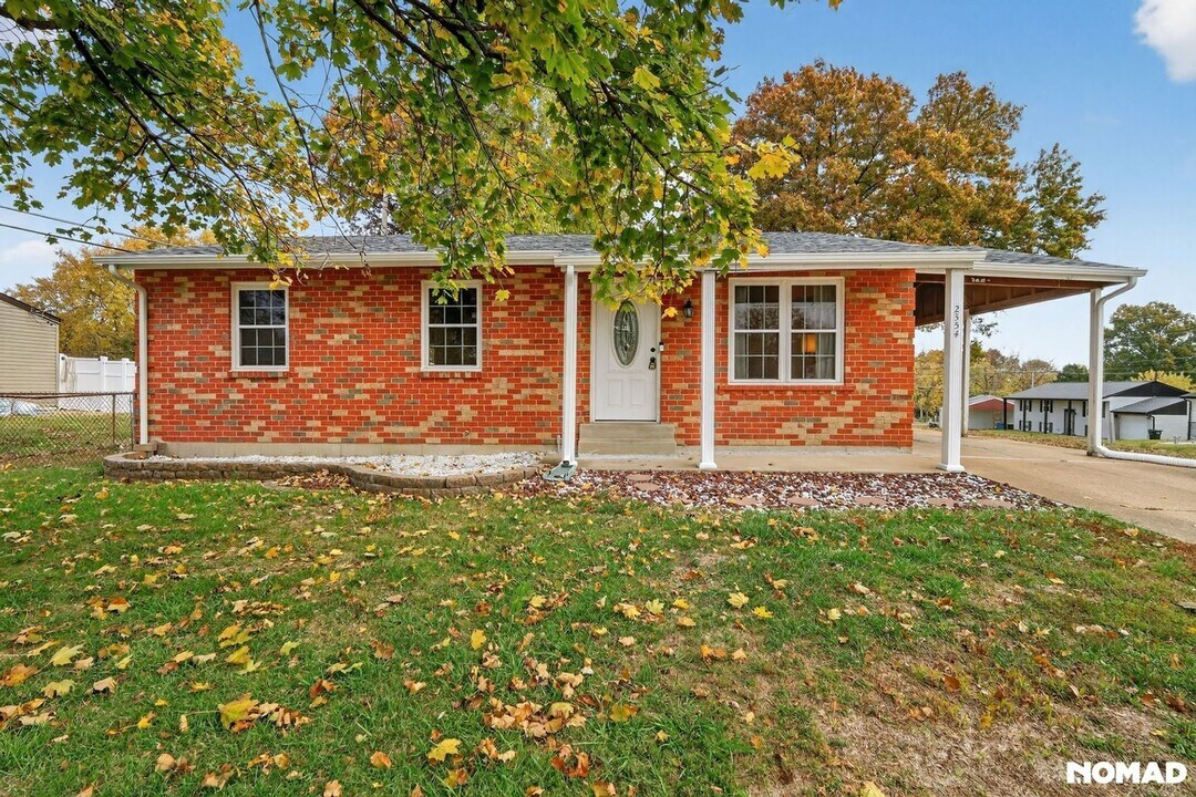 2354 Jackson Dr in Arnold, MO - Building Photo