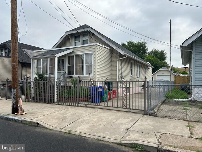 property at 840 N 30th St