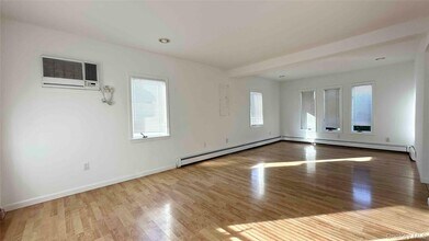 34 Marksman Ln in Levittown, NY - Building Photo - Building Photo