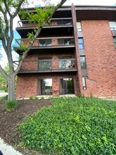 572 Coeur de Royale Dr, Unit 572 Coeur de Royale Dr in Creve Coeur, MO - Foto de edificio - Building Photo