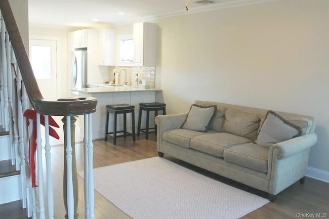 357 Gloria Pl in Franklin Square, NY - Building Photo - Building Photo