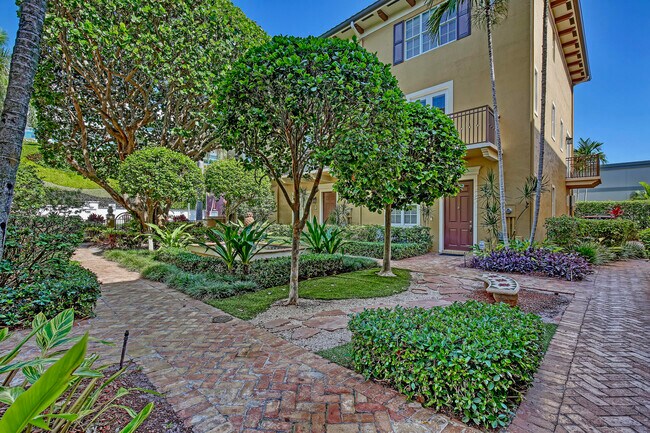 72 SE 6th Ave-Unit -C in Delray Beach, FL - Foto de edificio - Building Photo