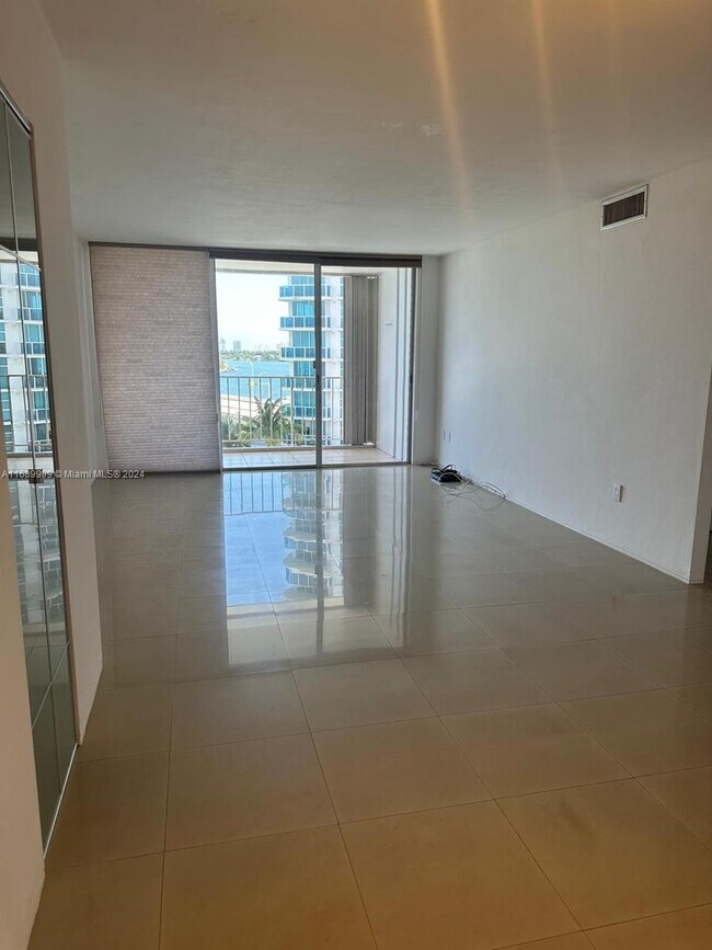 1865 79th Street Causeway in North Bay Village, FL - Building Photo - Building Photo