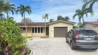 5771 NE 19th Ter in Fort Lauderdale, FL - Building Photo