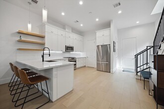 911 Nadine St in Houston, TX - Building Photo - Building Photo