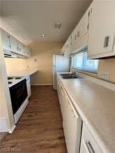 131 Orchard Dr in St. Clairsville, OH - Building Photo - Building Photo