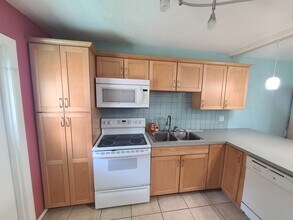 1800 S Palmetto Ave, Unit 106 in South Daytona, FL - Building Photo - Building Photo