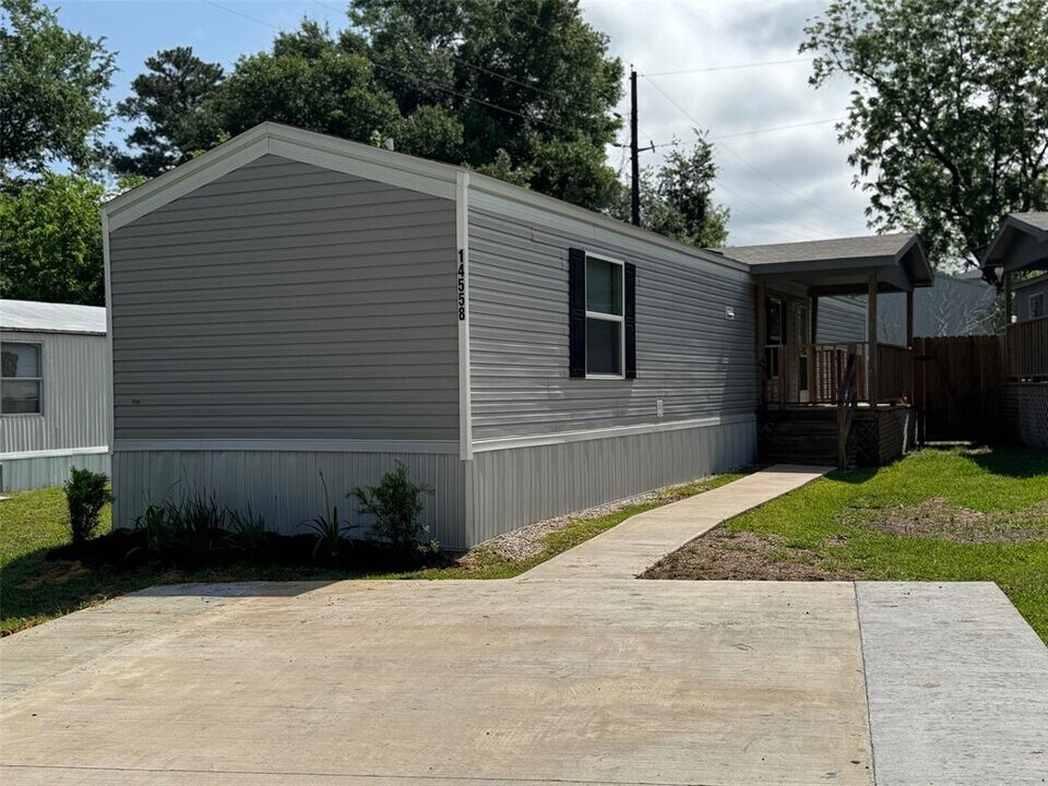 14558 Enchanted Waters Dr in Willis, TX - Building Photo