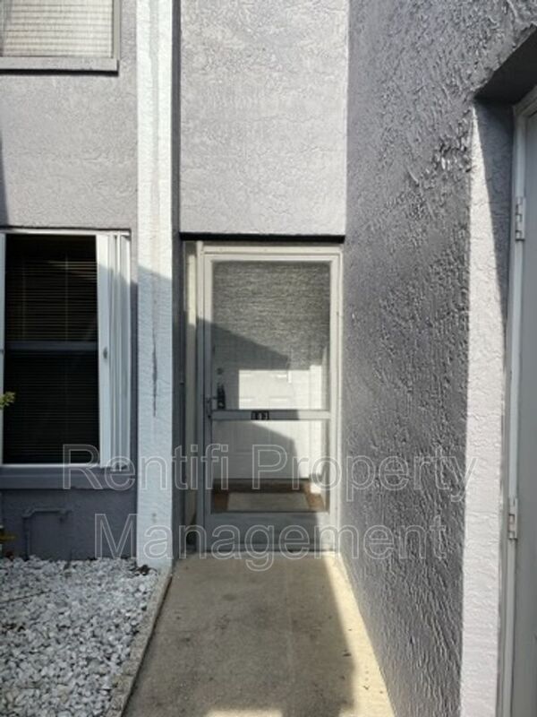4626 SE 5th Pl in Cape Coral, FL - Building Photo - Building Photo