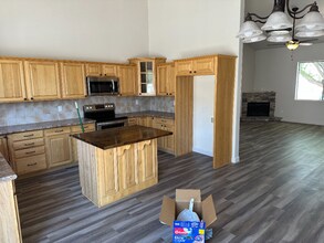 1034 E Adams St in Snowflake, AZ - Foto de edificio - Building Photo