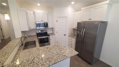 702 Obsidian Ct in Lowell, AR - Building Photo - Building Photo