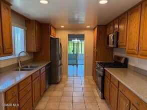 117 Verde Vista Dr in Thousand Oaks, CA - Building Photo - Building Photo