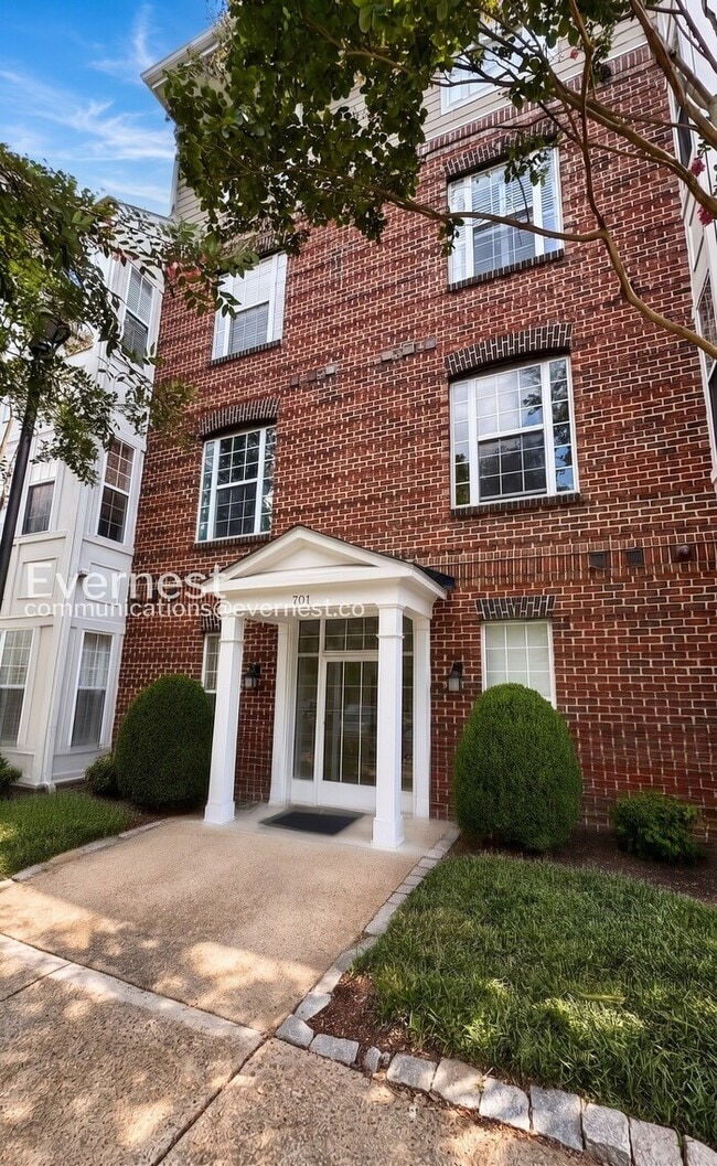 701 Cobblestone Blvd, Unit 212