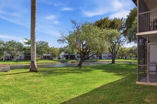 9994 Nob Hill Ct in Sunrise, FL - Building Photo