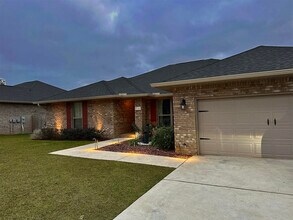 2017 Broad St in Crestview, FL - Building Photo - Building Photo