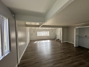 220 Miramar Ave in Long Beach, CA - Building Photo - Interior Photo