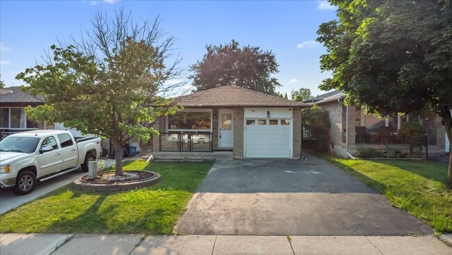 property at 10 Leggett Cres