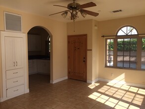 652 S Hollenbeck Ave, Unit Back House in Covina, CA - Building Photo - Building Photo