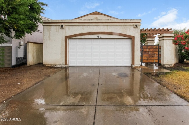 1401 E Kerry Ln in Phoenix, AZ - Building Photo - Building Photo